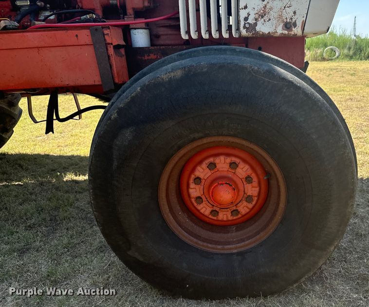 image for item DX3538 Case 1270 tractor