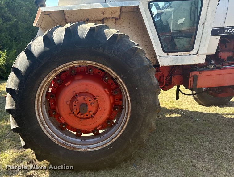 image for item DX3538 Case 1270 tractor