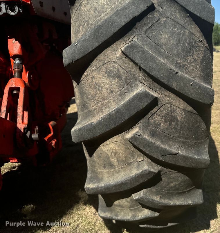 image for item DX3538 Case 1270 tractor