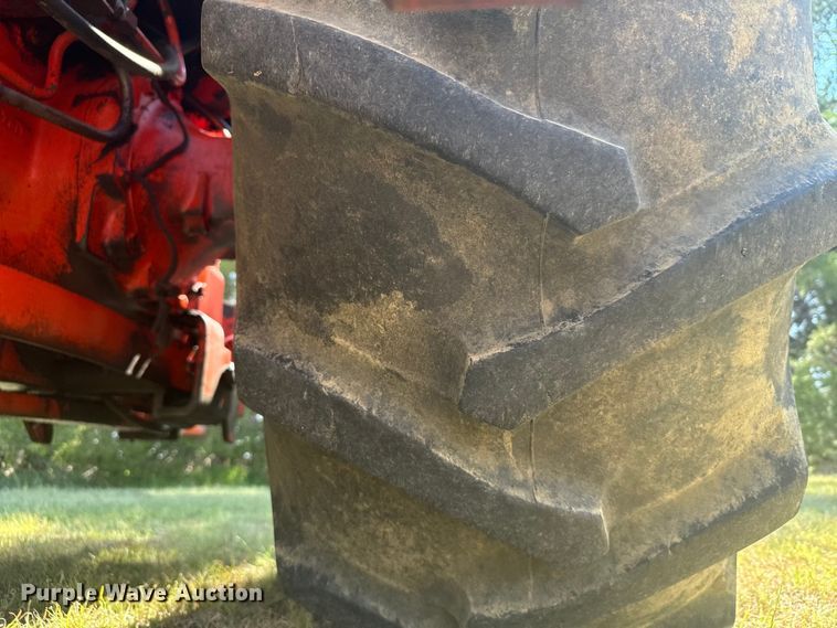 image for item DX3538 Case 1270 tractor