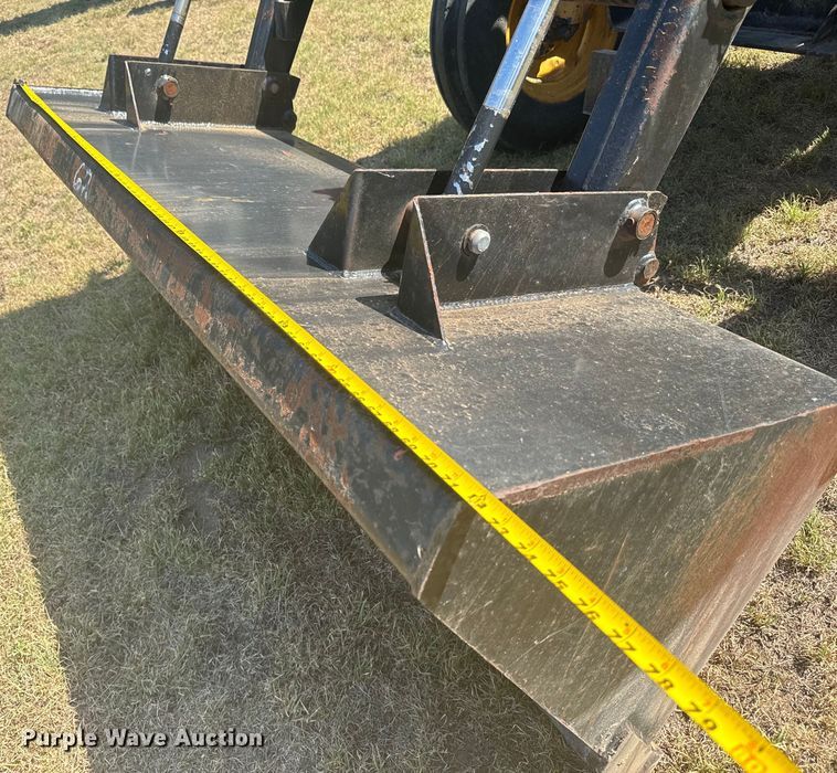 image for item DX3539 Ford 4400 tractor