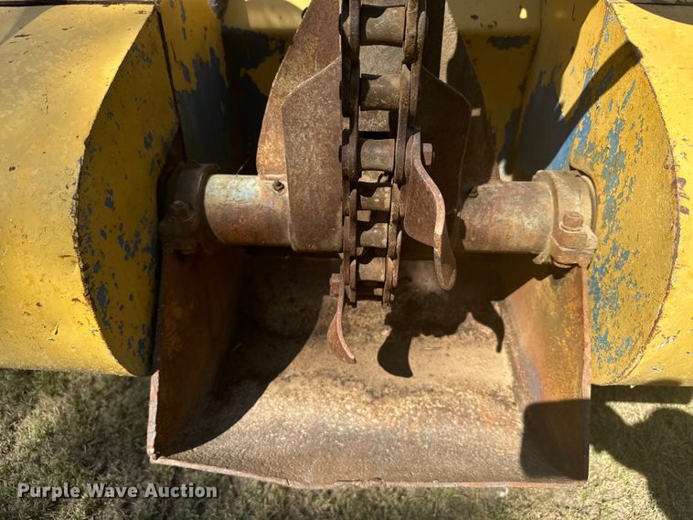 image for item DX3539 Ford 4400 tractor