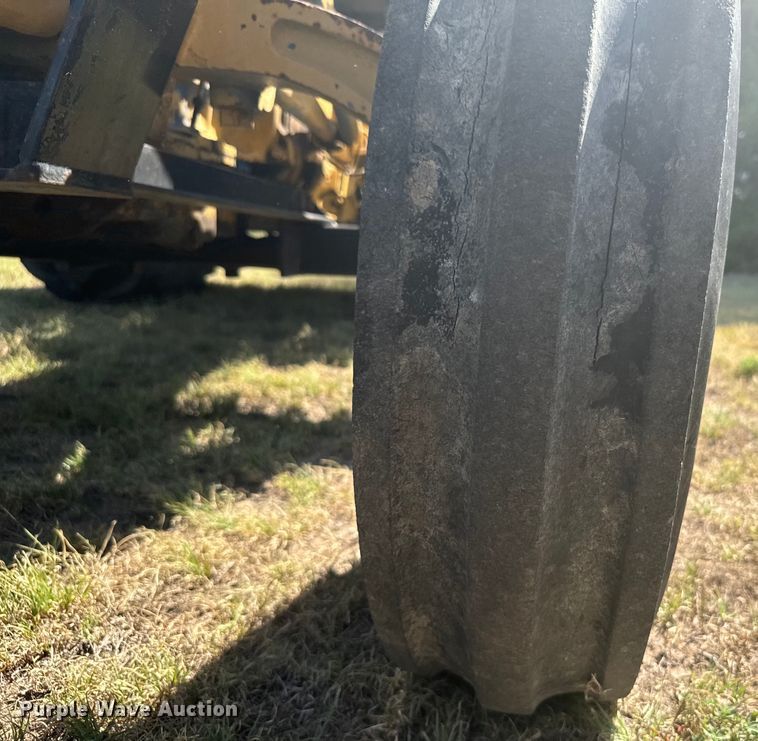 image for item DX3539 Ford 4400 tractor