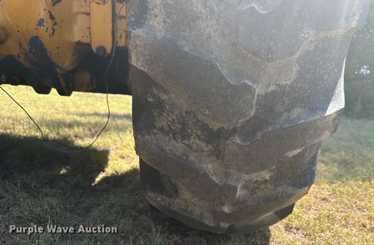 image for item DX3539 Ford 4400 tractor