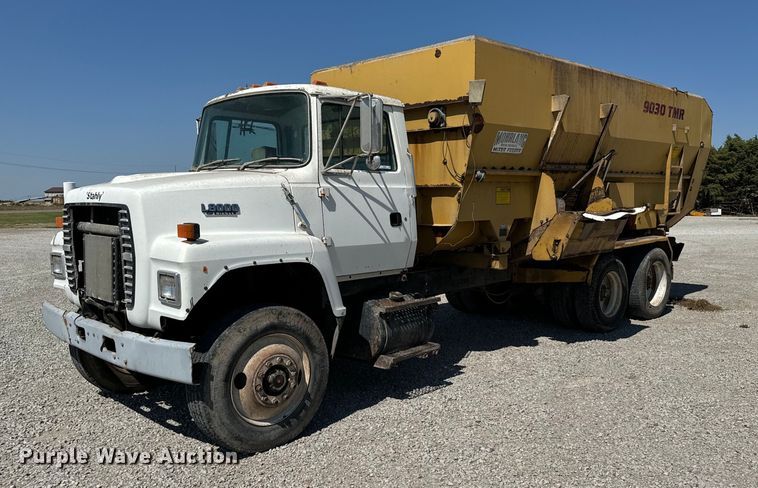 image for item DX3600 1991 Ford L8000 feed mixer truck