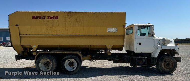 image for item DX3600 1991 Ford L8000 feed mixer truck