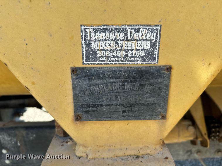 image for item DX3600 1991 Ford L8000 feed mixer truck