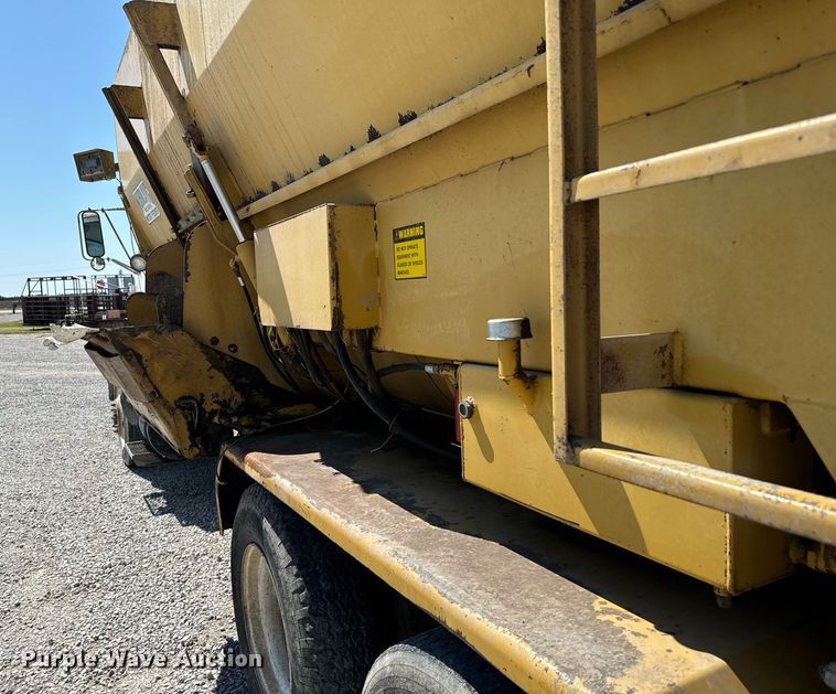 image for item DX3600 1991 Ford L8000 feed mixer truck