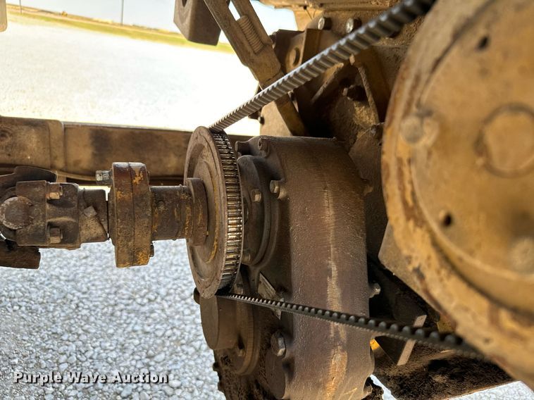 image for item DX3600 1991 Ford L8000 feed mixer truck