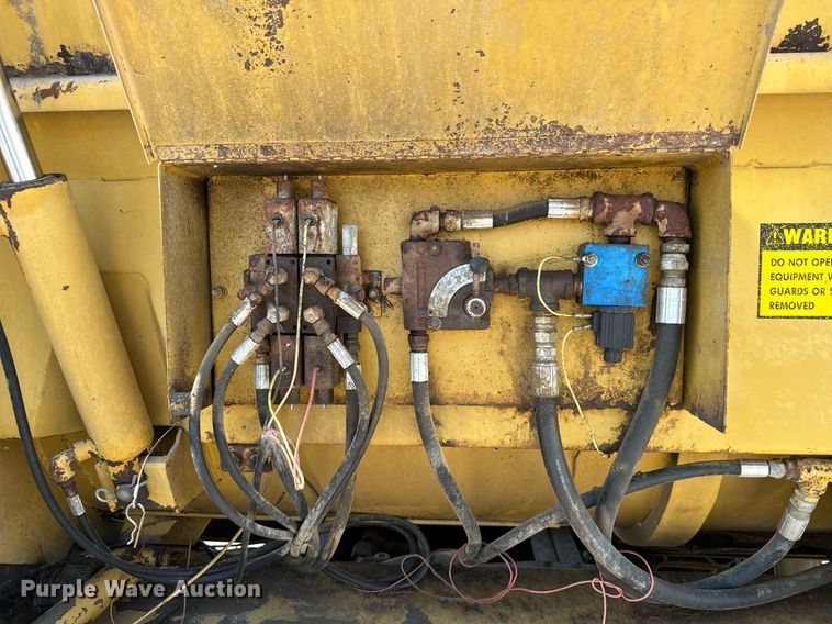 image for item DX3600 1991 Ford L8000 feed mixer truck