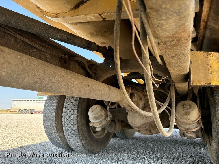 image for item DX3600 1991 Ford L8000 feed mixer truck