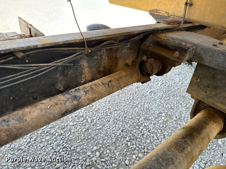 image for item DX3600 1991 Ford L8000 feed mixer truck