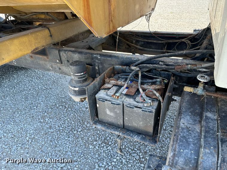 image for item DX3600 1991 Ford L8000 feed mixer truck