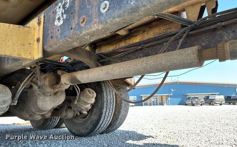 image for item DX3600 1991 Ford L8000 feed mixer truck