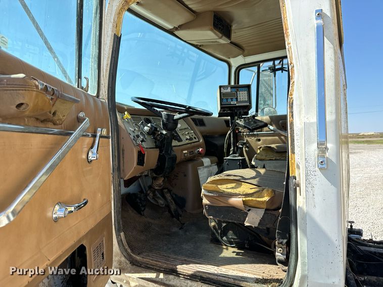 image for item DX3600 1991 Ford L8000 feed mixer truck