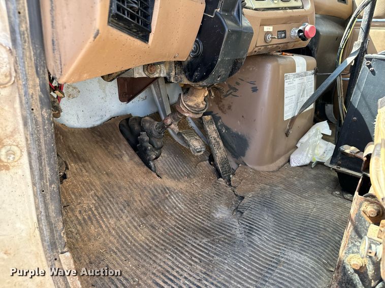 image for item DX3600 1991 Ford L8000 feed mixer truck