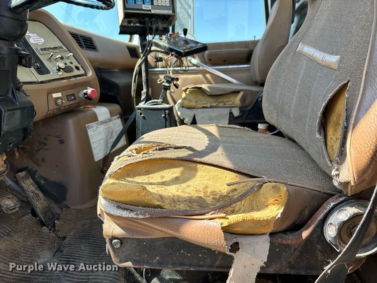 image for item DX3600 1991 Ford L8000 feed mixer truck