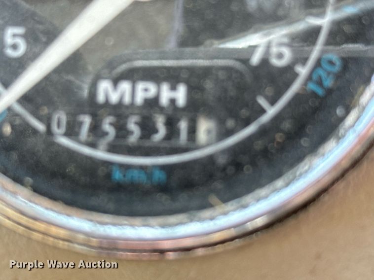 image for item DX3600 1991 Ford L8000 feed mixer truck