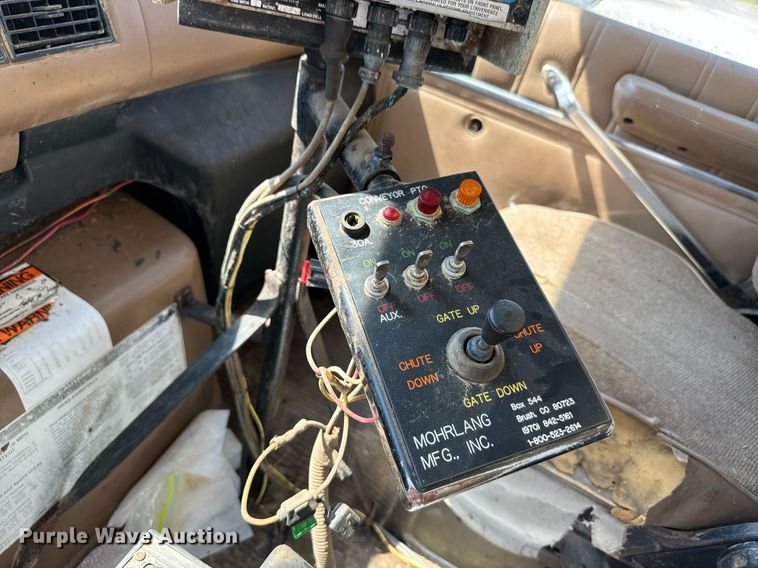 image for item DX3600 1991 Ford L8000 feed mixer truck