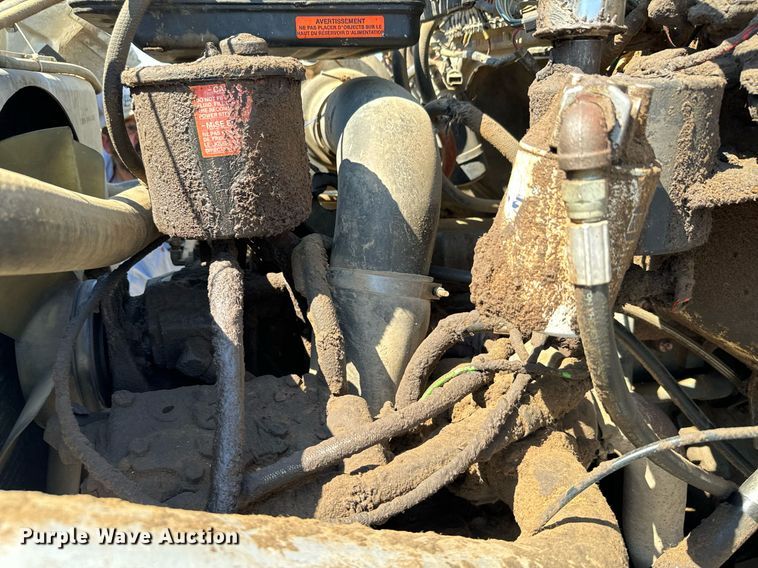 image for item DX3600 1991 Ford L8000 feed mixer truck