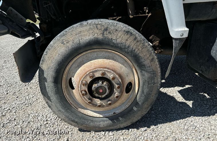 image for item DX3600 1991 Ford L8000 feed mixer truck