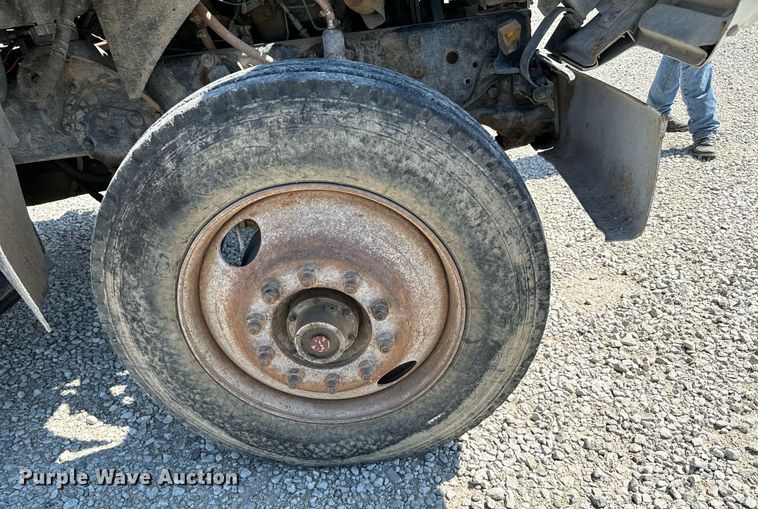 image for item DX3600 1991 Ford L8000 feed mixer truck