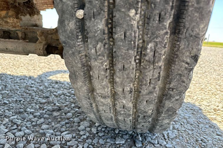 image for item DX3600 1991 Ford L8000 feed mixer truck