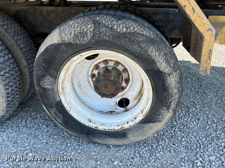 image for item DX3600 1991 Ford L8000 feed mixer truck