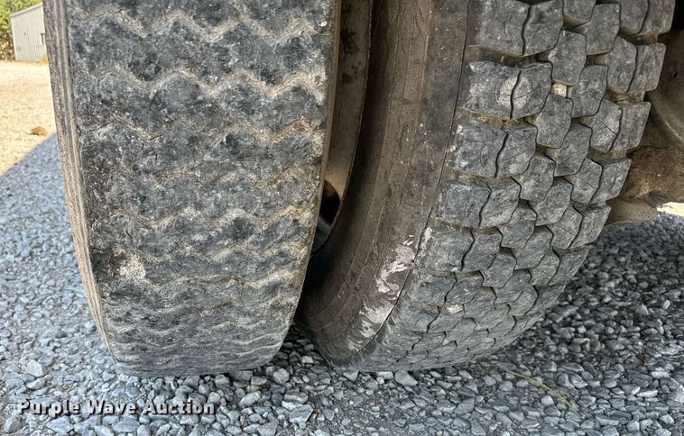 image for item DX3600 1991 Ford L8000 feed mixer truck