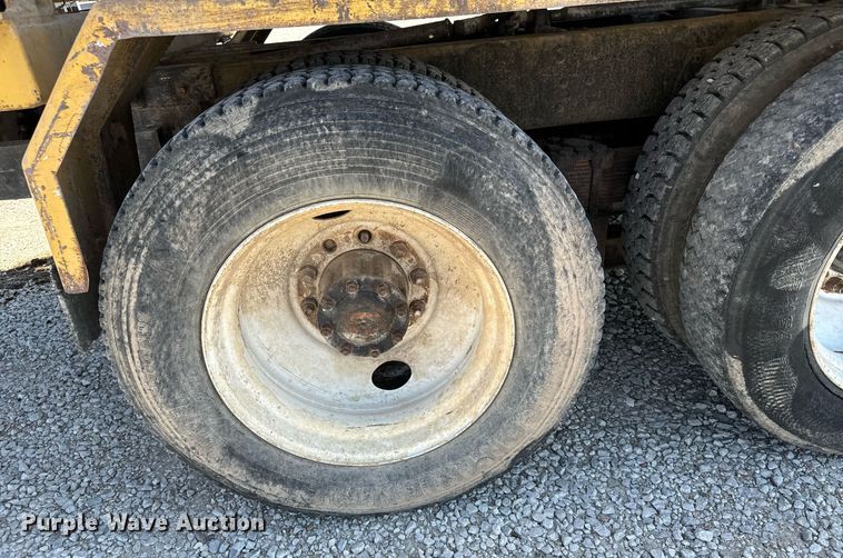 image for item DX3600 1991 Ford L8000 feed mixer truck