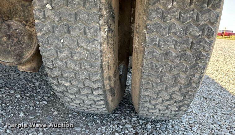 image for item DX3600 1991 Ford L8000 feed mixer truck