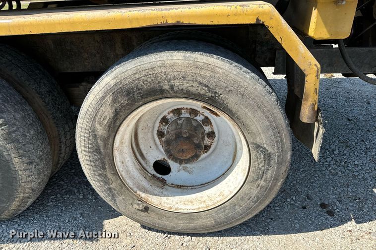 image for item DX3600 1991 Ford L8000 feed mixer truck