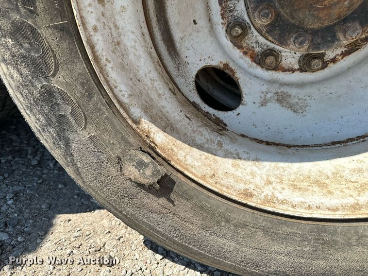 image for item DX3600 1991 Ford L8000 feed mixer truck