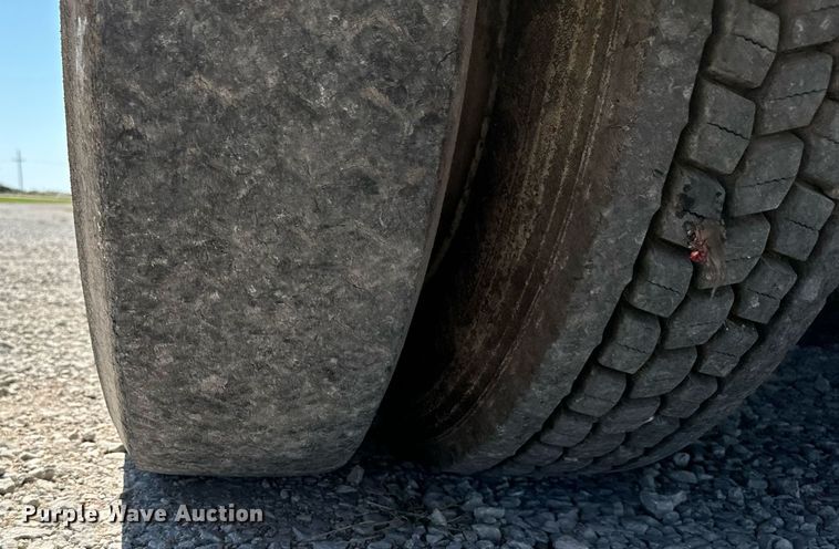 image for item DX3600 1991 Ford L8000 feed mixer truck