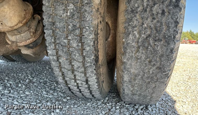 image for item DX3600 1991 Ford L8000 feed mixer truck