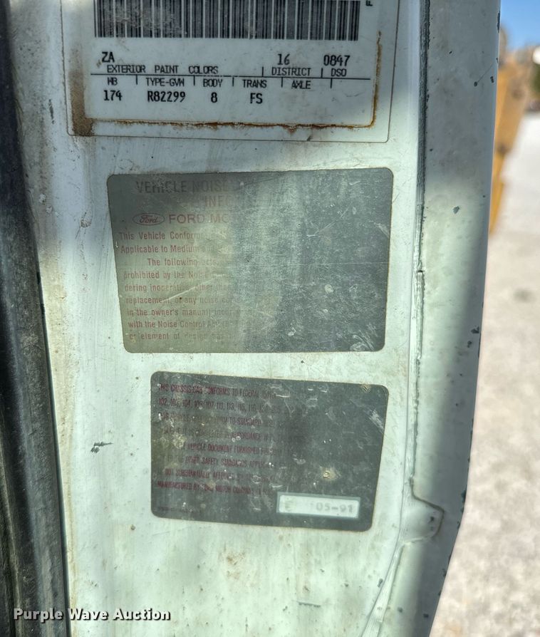 image for item DX3600 1991 Ford L8000 feed mixer truck