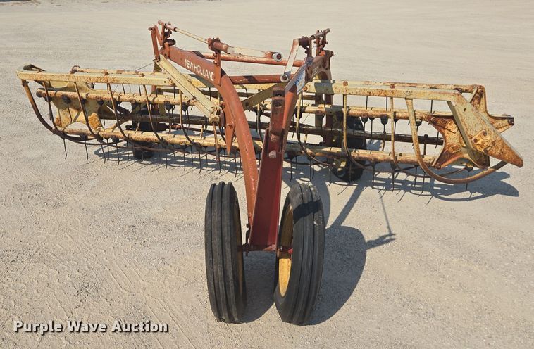 image for item EE7810 New Holland Rolabar 260 hay rake