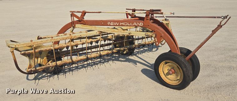 image for item EE7810 New Holland Rolabar 260 hay rake