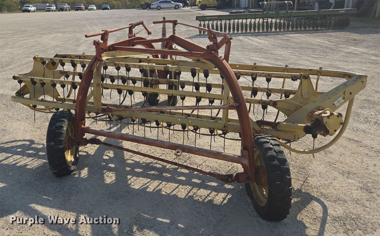 image for item EE7810 New Holland Rolabar 260 hay rake