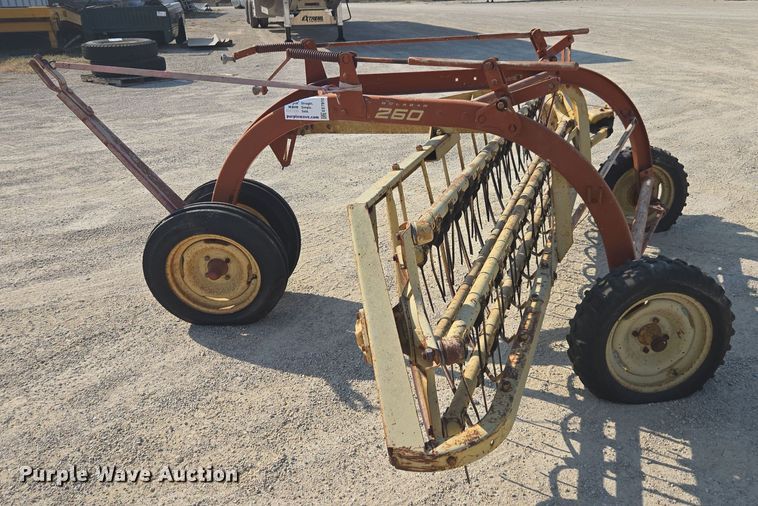 image for item EE7810 New Holland Rolabar 260 hay rake