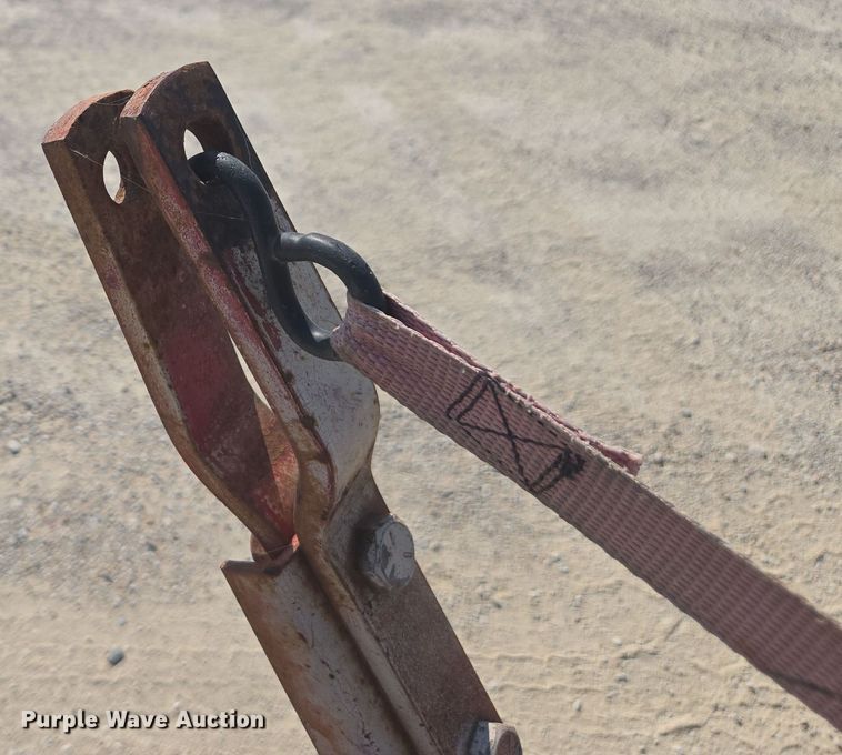 image for item EE7810 New Holland Rolabar 260 hay rake