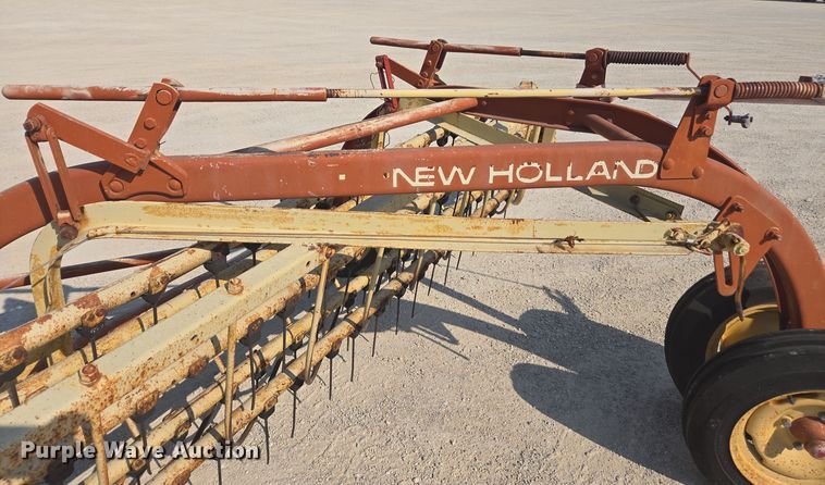 image for item EE7810 New Holland Rolabar 260 hay rake