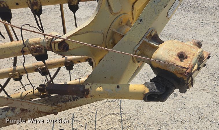 image for item EE7810 New Holland Rolabar 260 hay rake