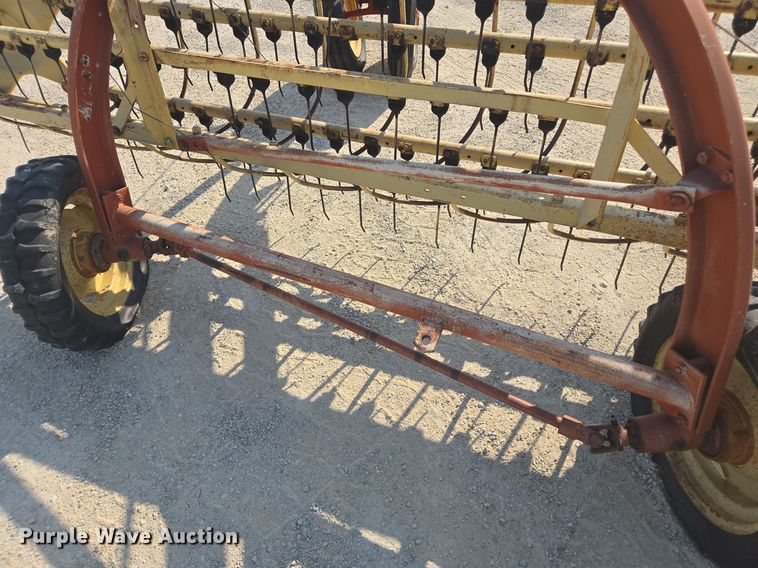 image for item EE7810 New Holland Rolabar 260 hay rake