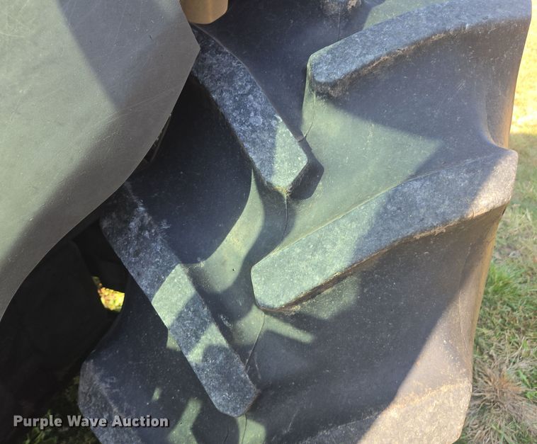 image for item EE7823 2003 Case 90 MFWD tractor