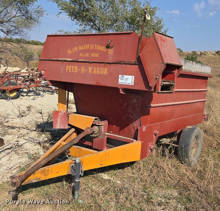 image for item EE7826 Kelly Ryan Feed-R-Wagon feed mixer