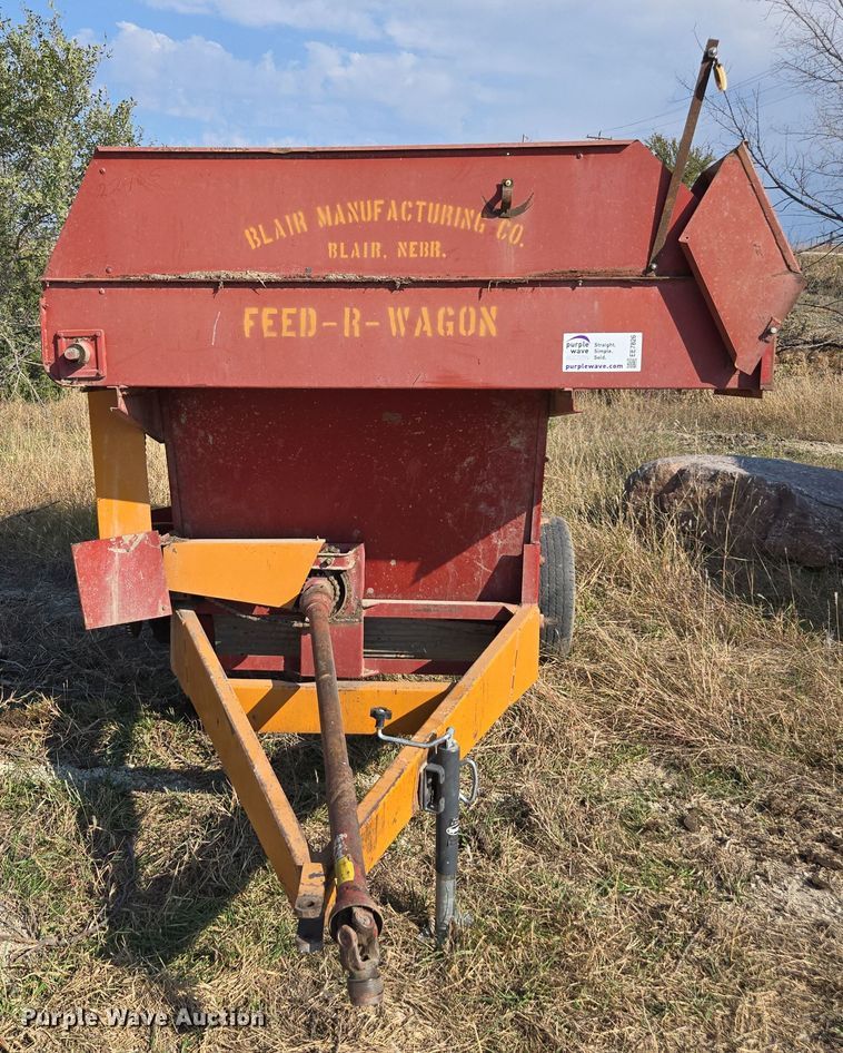 image for item EE7826 Kelly Ryan Feed-R-Wagon feed mixer
