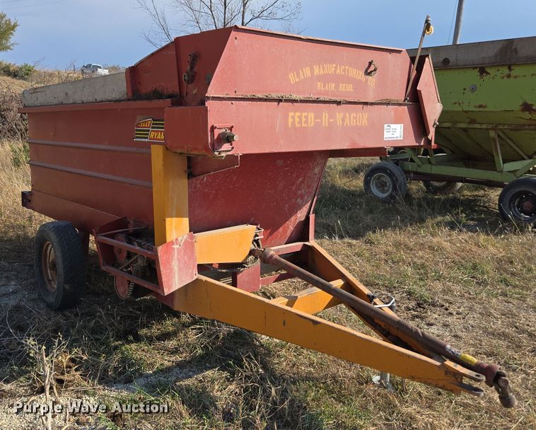 image for item EE7826 Kelly Ryan Feed-R-Wagon feed mixer
