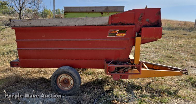 image for item EE7826 Kelly Ryan Feed-R-Wagon feed mixer