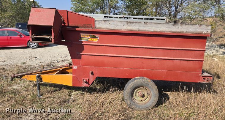 image for item EE7826 Kelly Ryan Feed-R-Wagon feed mixer